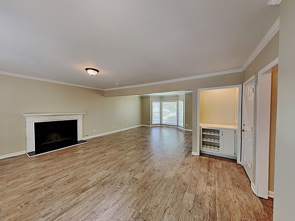 5th image of 538 Russett Ct SW