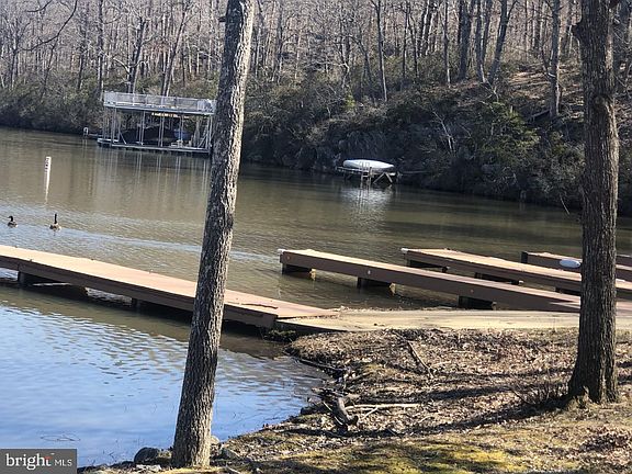 3rd image of Hemlock Ln