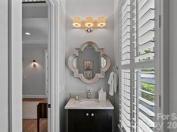 5th image of 641 Hudson Pl