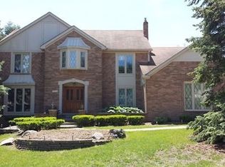 2945 Portage Trail Dr, Rochester Hills, MI 48309