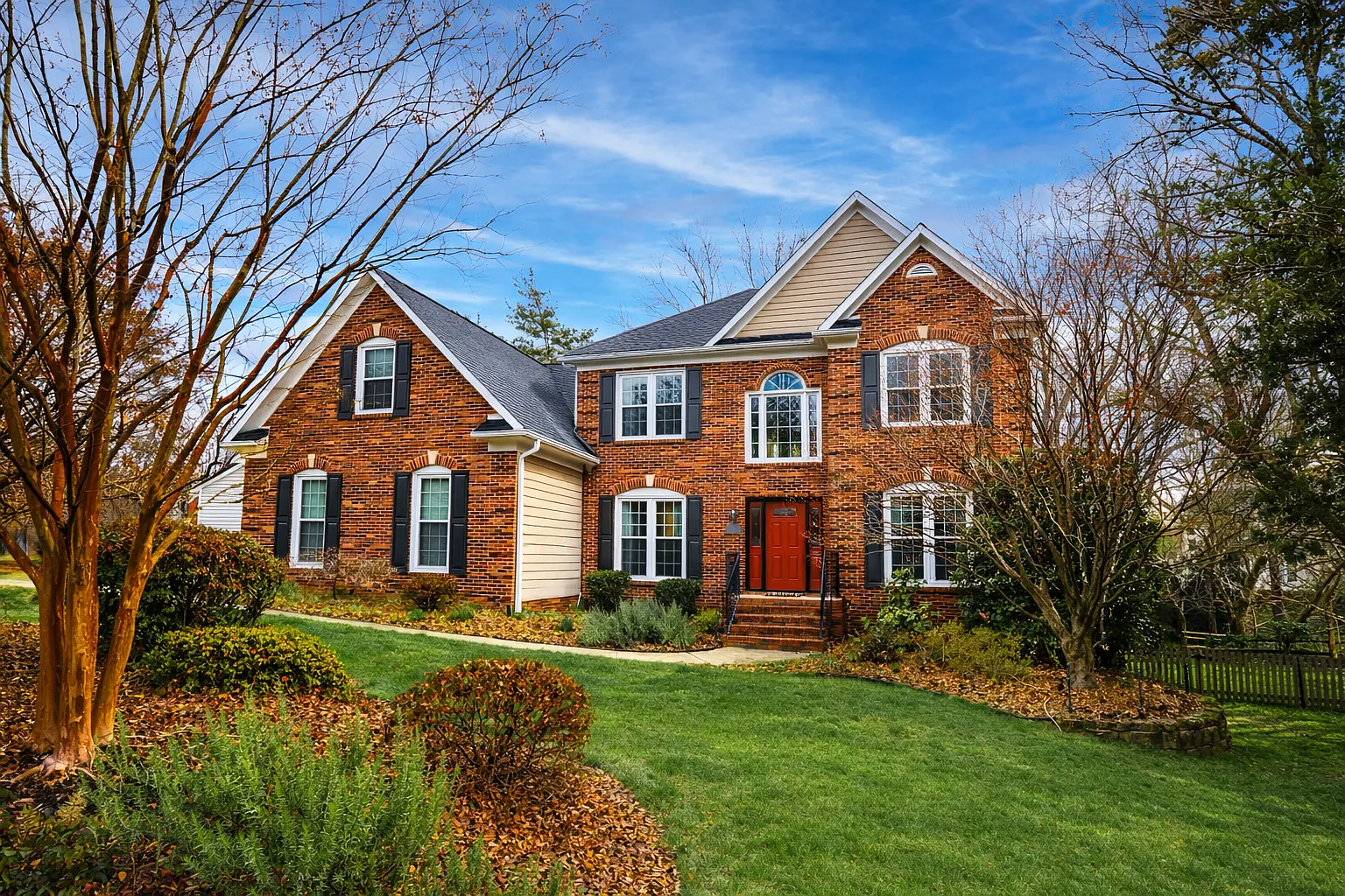 5 bed, 2.5 bath, 2815 sqft, $9,500 — Photo 1