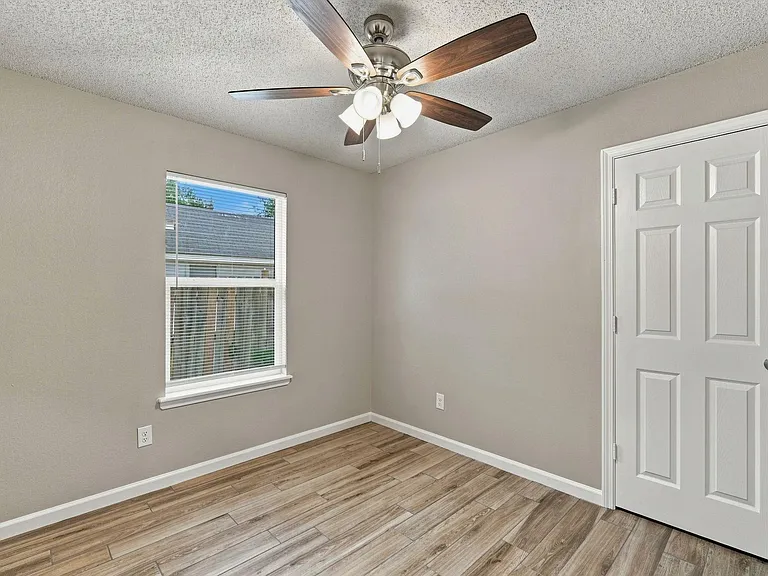 106 Hague St — Photo 11