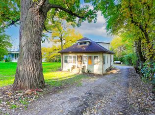 8784 Archer Ave, Willow Springs, IL 60480