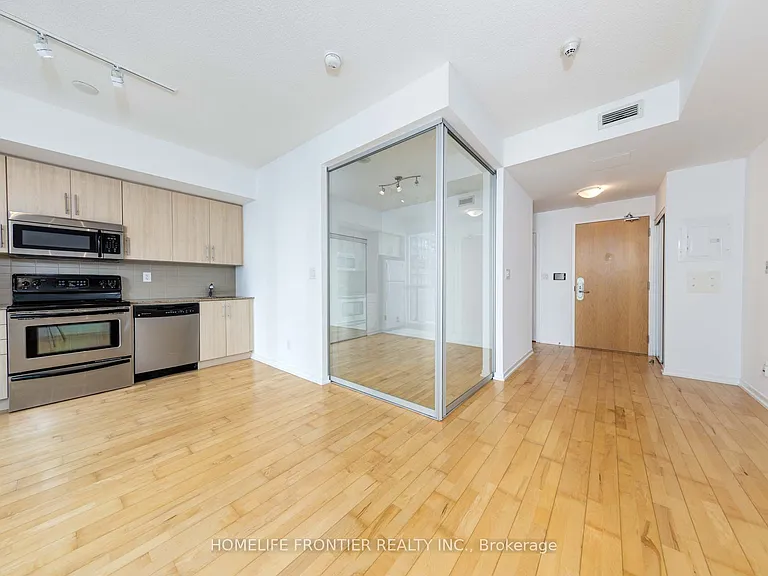 65 Bremner Blvd #2111 — Photo 7