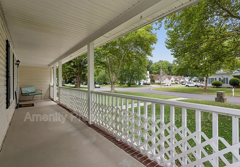 1012 Austenwood Ct — Photo 3