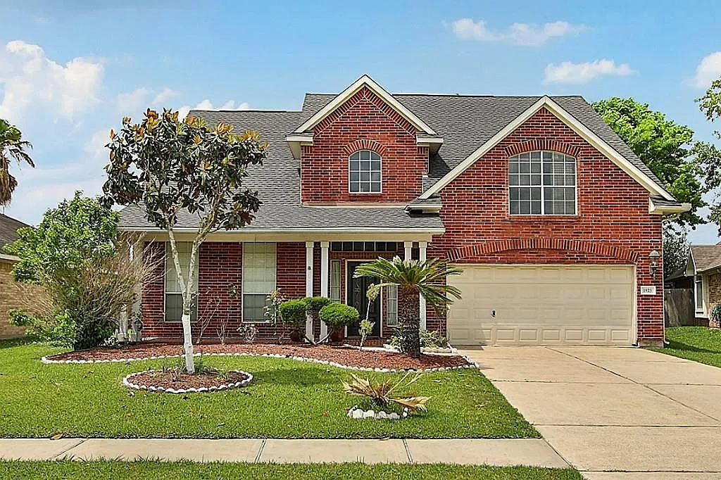 5 bed, 3.5 bath, 2817 sqft, $3,195 — Photo 1