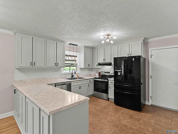 3rd image of 1127 Mahan Dr