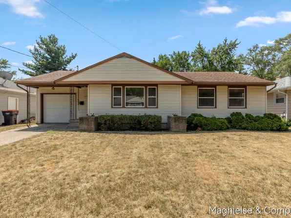 4431 Burgis Ave SE, Kentwood, MI 49508