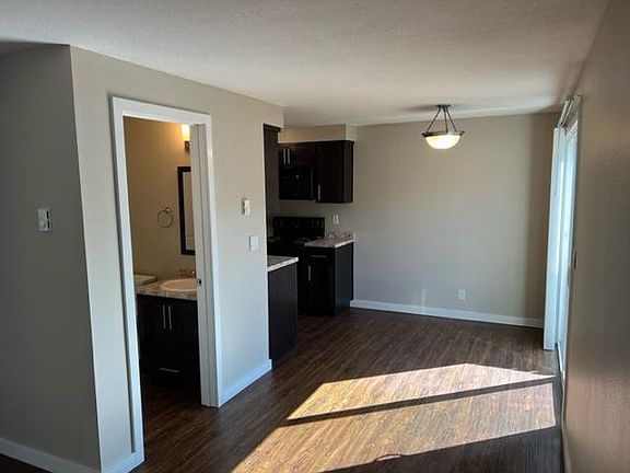 3rd image of 509 Mary Neal Ln