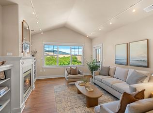 989 Golden Aspen Pl, Ashland, OR 97520