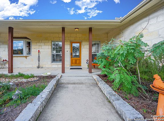 5th image of 618 Eves Spring Dr