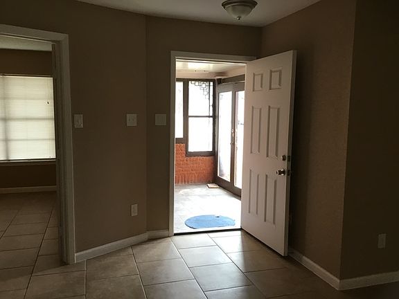 5th image of 105 E Vilbig St