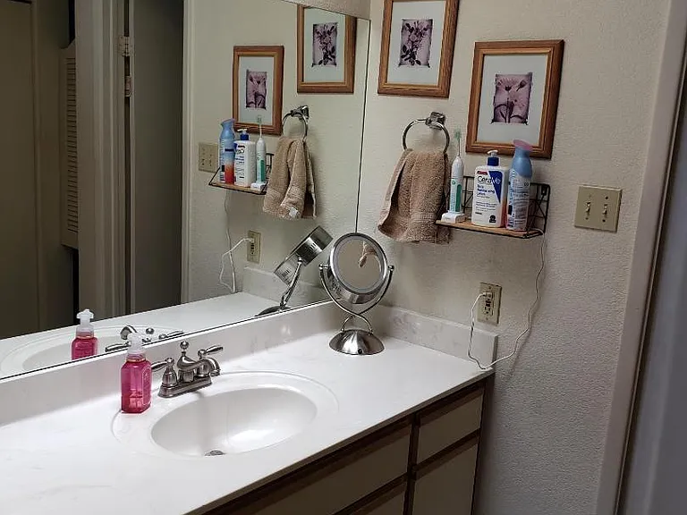 1650 Smoketree Ave S #215 — Photo 12