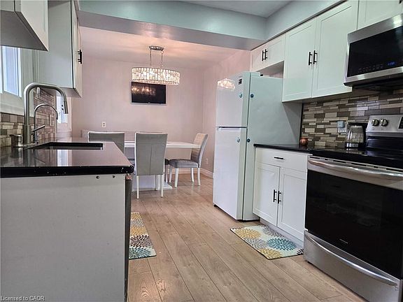 5th image of 261 Overlea Dr