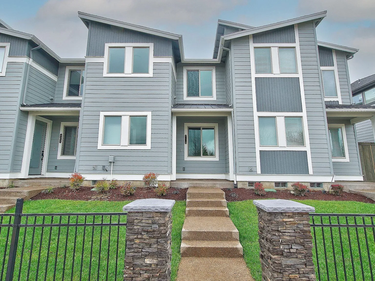 3 bed, 2.5 bath, 1520 sqft, $2,450 — Photo 1