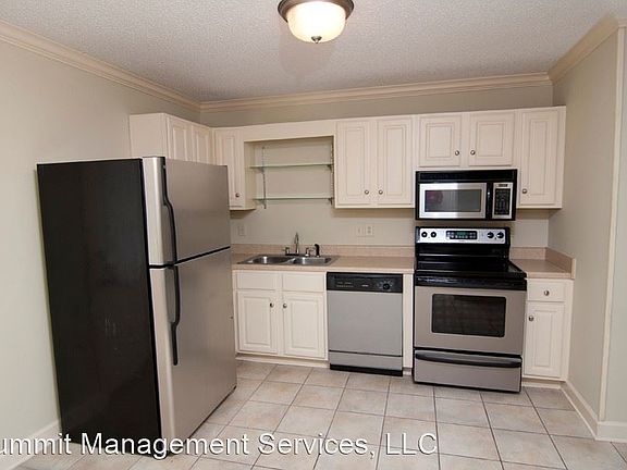 4th image of 204 Edinburg Way