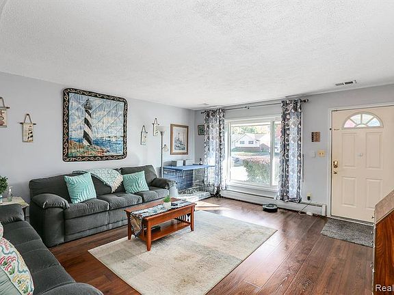 5th image of 1094 Levona St
