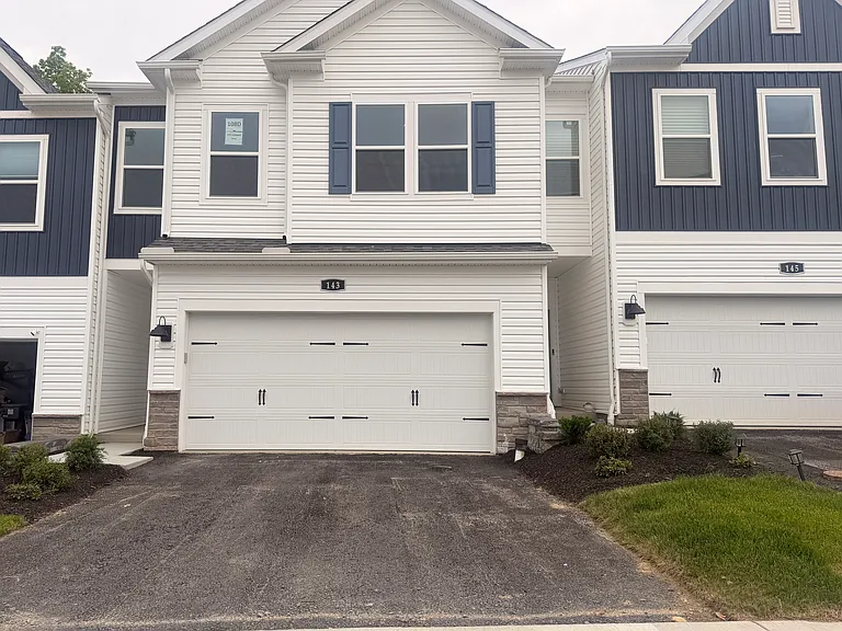 143 Scotland Ln — Photo 1