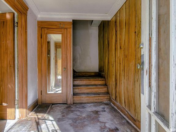 4th image of 262 Flournoy St