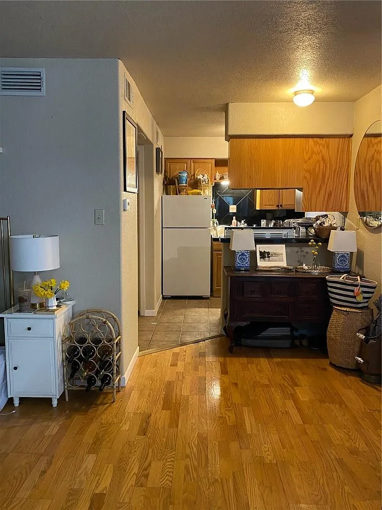 Studio, 1.0 bath, 425 sqft, $995 — Photo 4