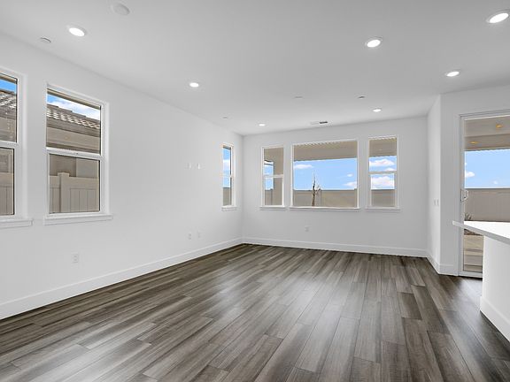 Roxbury 1251 B 6