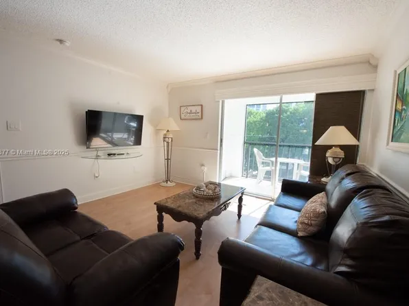 201 178th Dr APT 323, Sunny Isles Beach, FL 33160