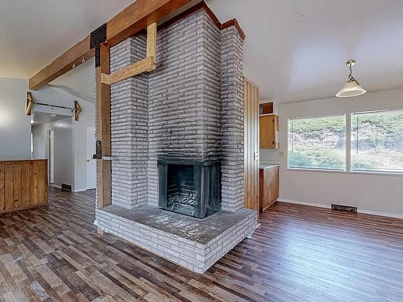 3rd image of 1645 NE Lower Dr