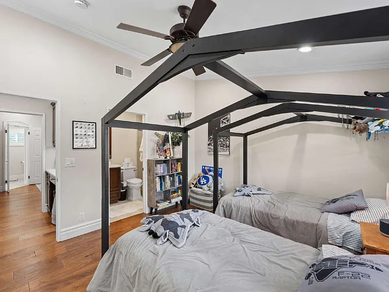131 Concerto Dr — Photo 28