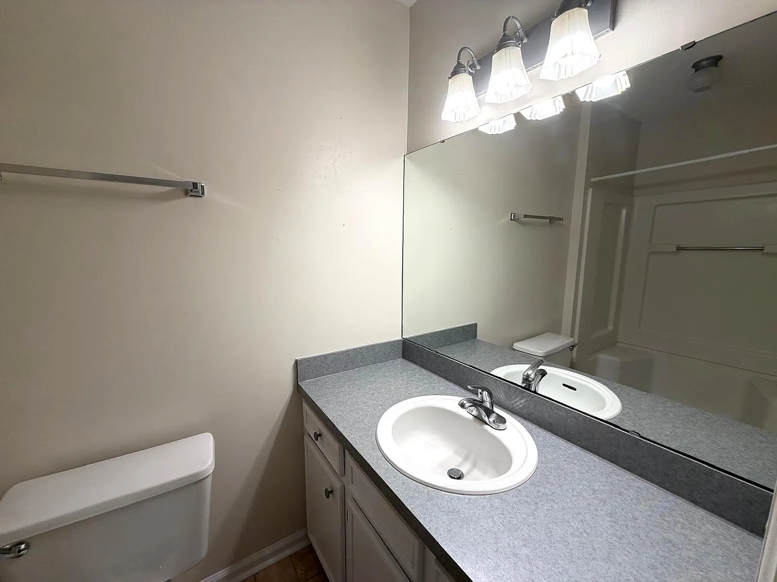 3 bed, 2.5 bath, 1568 sqft, $2,200 — Photo 4