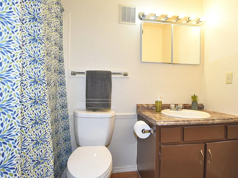 South Point Apartments — Photo 22