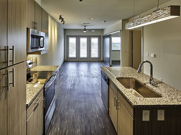 2nd image of 1919 S Akard St #325