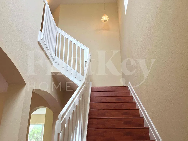 1485 NE 40th Rd — Photo 2