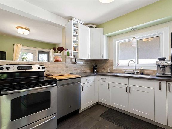 2nd image of 2605 E 29th St SW