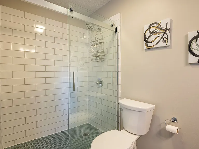 907 Brewster Ln — Photo 17