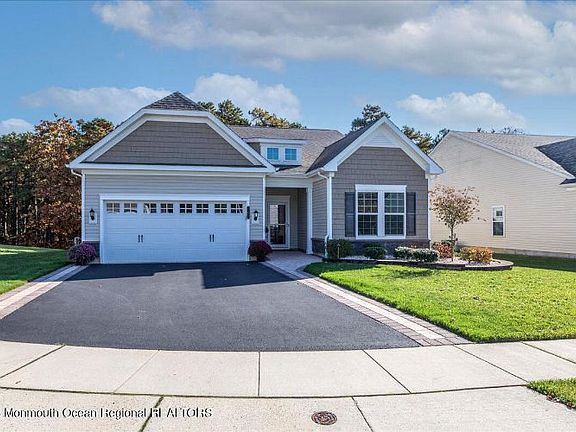2nd image of 6 Gainsborough Ln