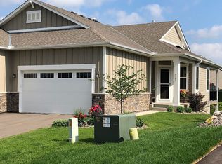 9187 Compass Pointe Rd, Woodbury, MN 55129