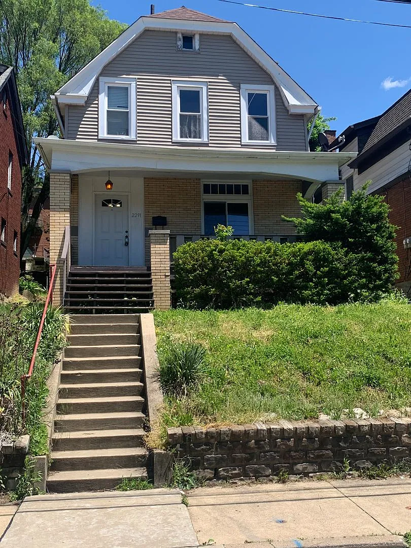 Score 50% Off 1st Month's Rent If Signed By August 28! Charming 3 Bedroom Home In Carrick Availab... — Photo 4