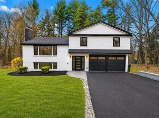 1 Hunter Dr, Andover, MA 01810