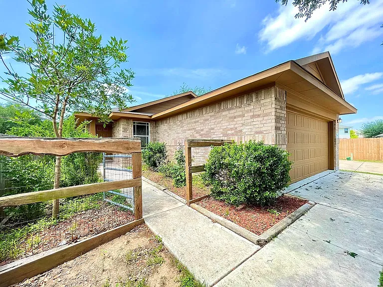 3101 Barksdale Dr — Photo 4