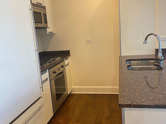 2nd image of 250 E 49th St #20B
