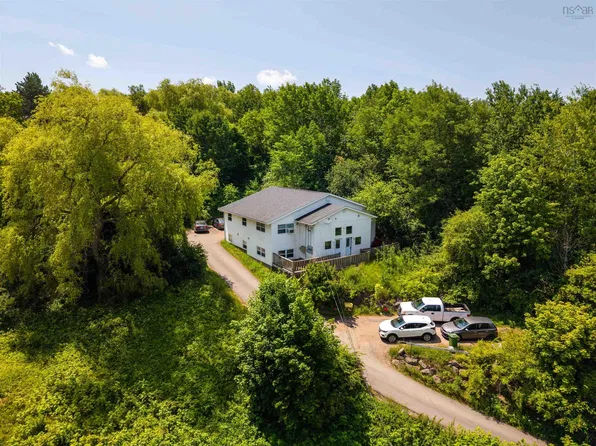 104 Gaspereau Ave, Wolfville, NS B4P 2E1