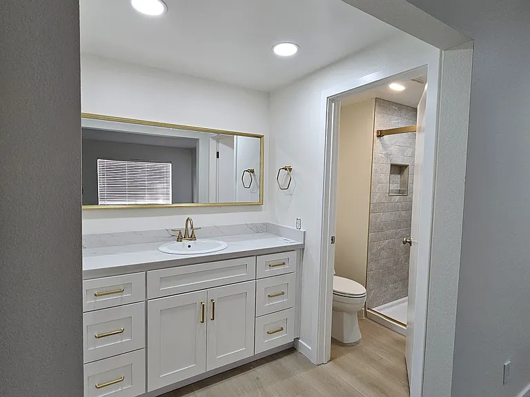 459 E Orange Grove Ave #F — Photo 27