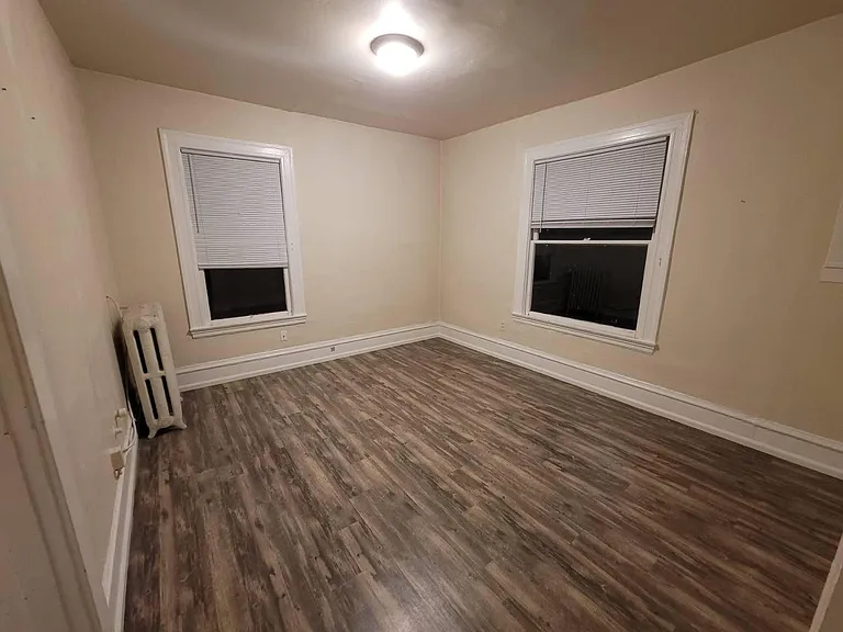 5033 Brooklyn Ave NE #10 — Photo 4