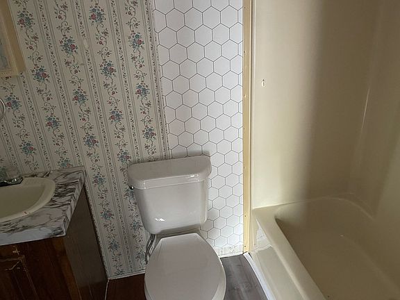 4th image of 351 Lee Road 114 #4