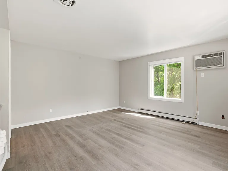 720 E Saint Paul Ave #4 — Photo 3