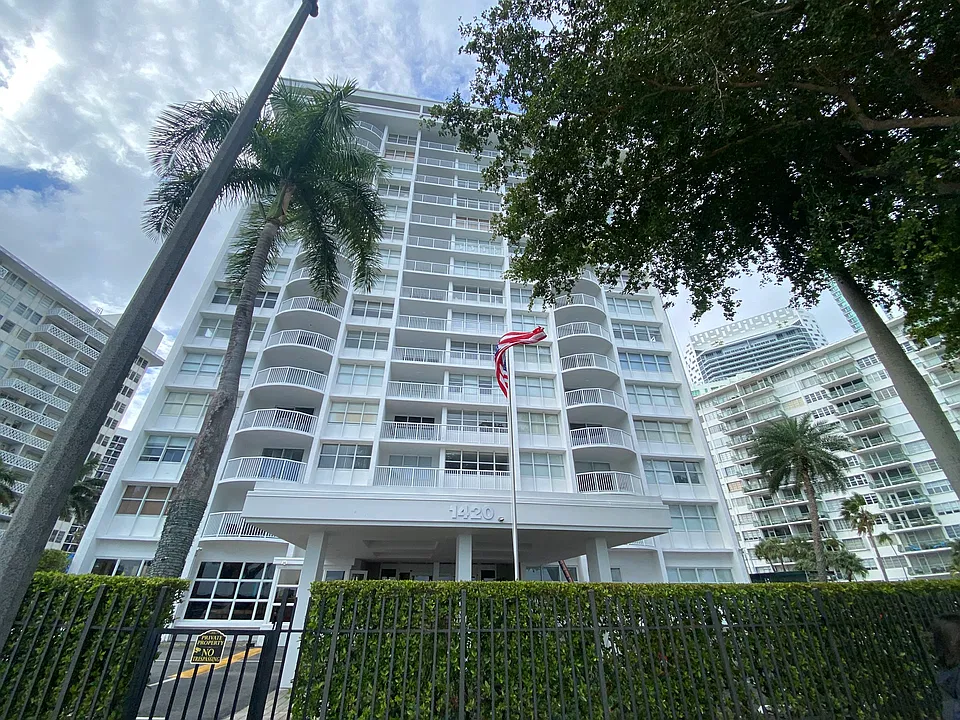 1420 Brickell Bay Dr #104A2