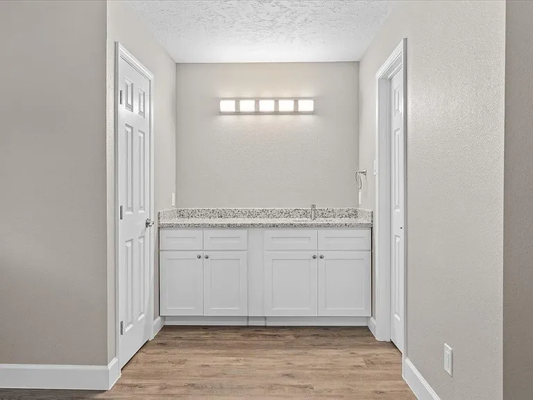 9426 Willow Wood Ln — Photo 16