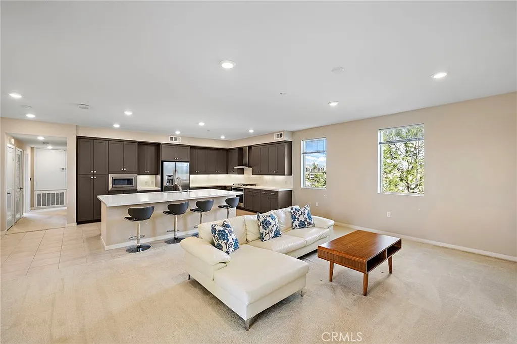 2 bed, 2.0 bath, 1483 sqft, $4,200 — Photo 1