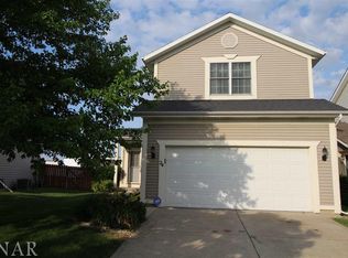 24 Vermont Ave, Bloomington, IL 61701