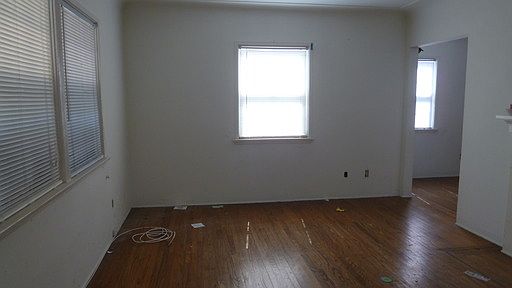 2nd image of 5909 Satsuma Ave